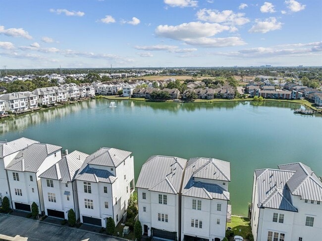 property at 2122 Lakeshore Edge Dr