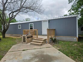 723 Alamo St in Rosenberg, TX - Building Photo