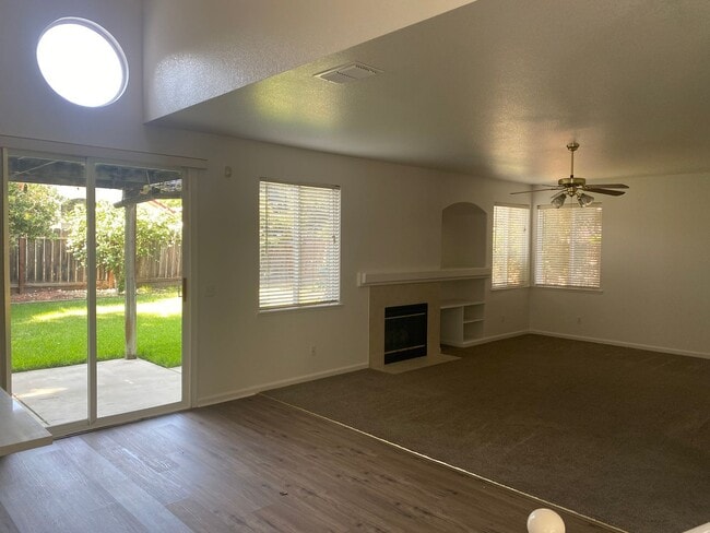 1022 Moonbeam Way in Turlock, CA - Building Photo - Building Photo