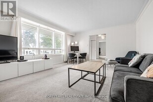 11 Greenbriar Rd in Toronto, ON - Building Photo