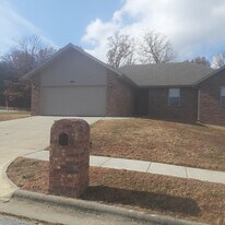 545 S Walker Ln in Fair Grove, MO - Building Photo