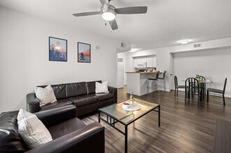 5650 Graduate Cir in Temple Terrace, FL - Building Photo - Building Photo
