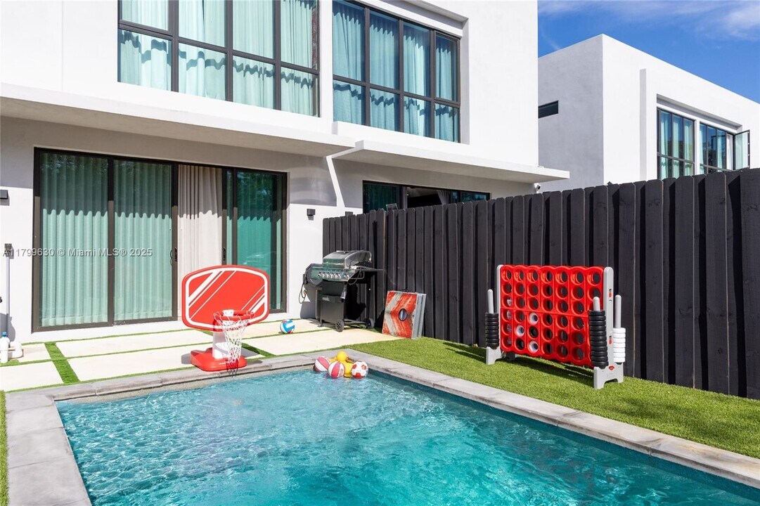 416 NW 52nd St in Miami, FL - Building Photo