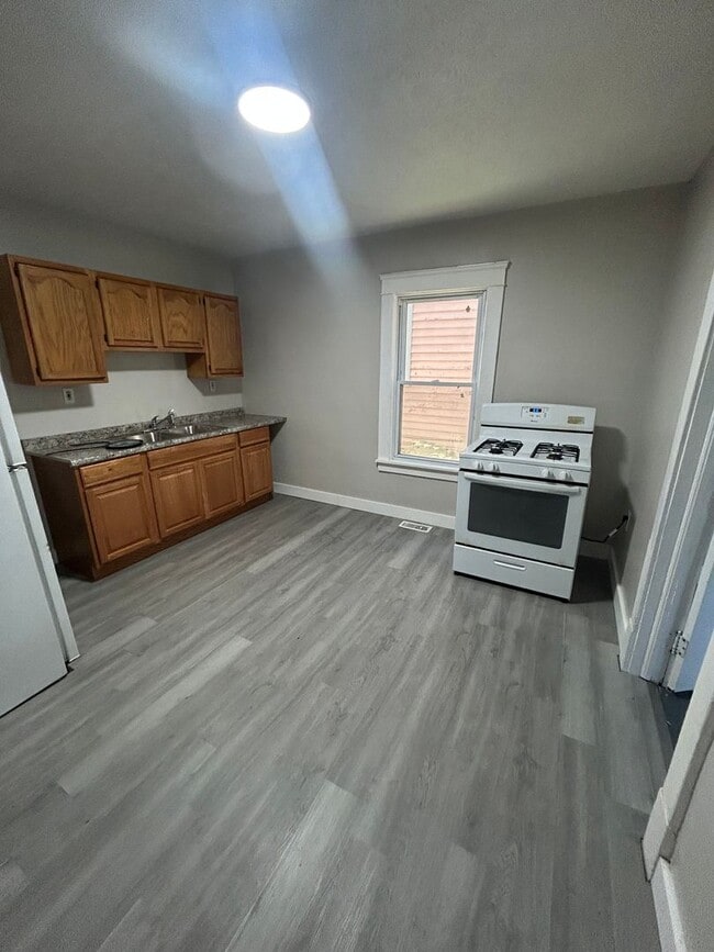 13710 Caine Ave in Cleveland, OH - Building Photo - Building Photo