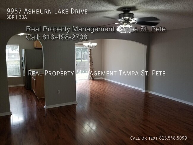 9957 Ashburn Lake Dr in Tampa, FL - Foto de edificio - Building Photo