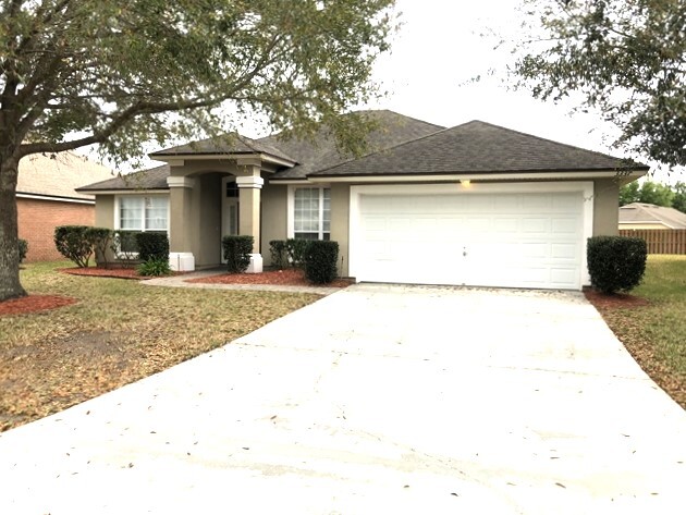 3337 Horseshoe Trail Dr in Orange Park, FL - Building Photo