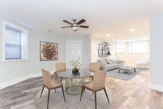 2922 W Logan Blvd, Unit 2922-GDN in Chicago, IL - Building Photo - Building Photo