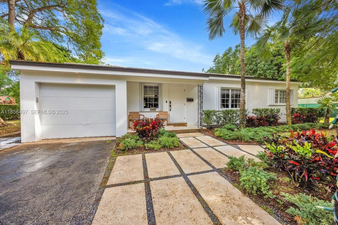 5827 SW 69th Ct in Miami, FL - Building Photo