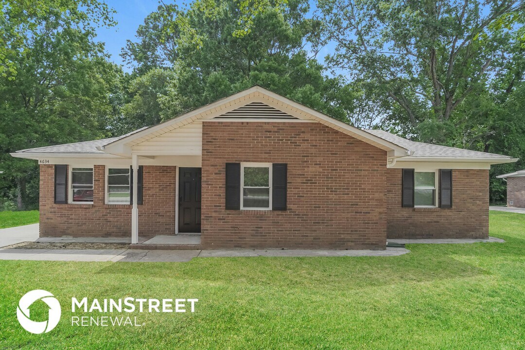 4634 Lawrence Orr Rd in Charlotte, NC - Building Photo