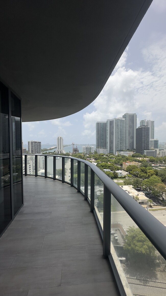 101 NE 34th St in Miami, FL - Building Photo - Building Photo