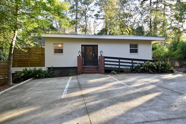 2002 Greenwood Dr in Tallahassee, FL - Building Photo - Building Photo