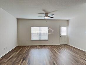 12250 Commander Dr in San Antonio, TX - Building Photo - Building Photo