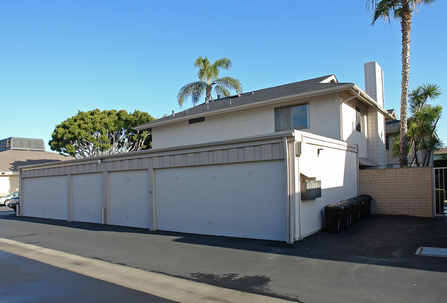 1050 Rutland Rd in Newport Beach, CA - Building Photo - Building Photo