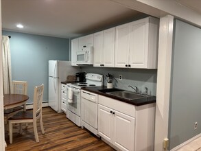 10 Roosevelt Rd in Wakefield, MA - Foto de edificio - Building Photo