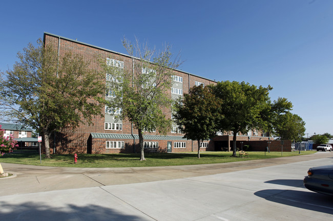 Autumn House in Midwest City, OK - Foto de edificio - Building Photo