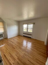 232 Frederick Ave in South Floral Park, NY - Building Photo - Building Photo