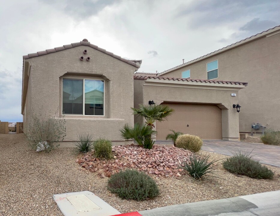 992 Whitworth Ave in Las Vegas, NV - Foto de edificio