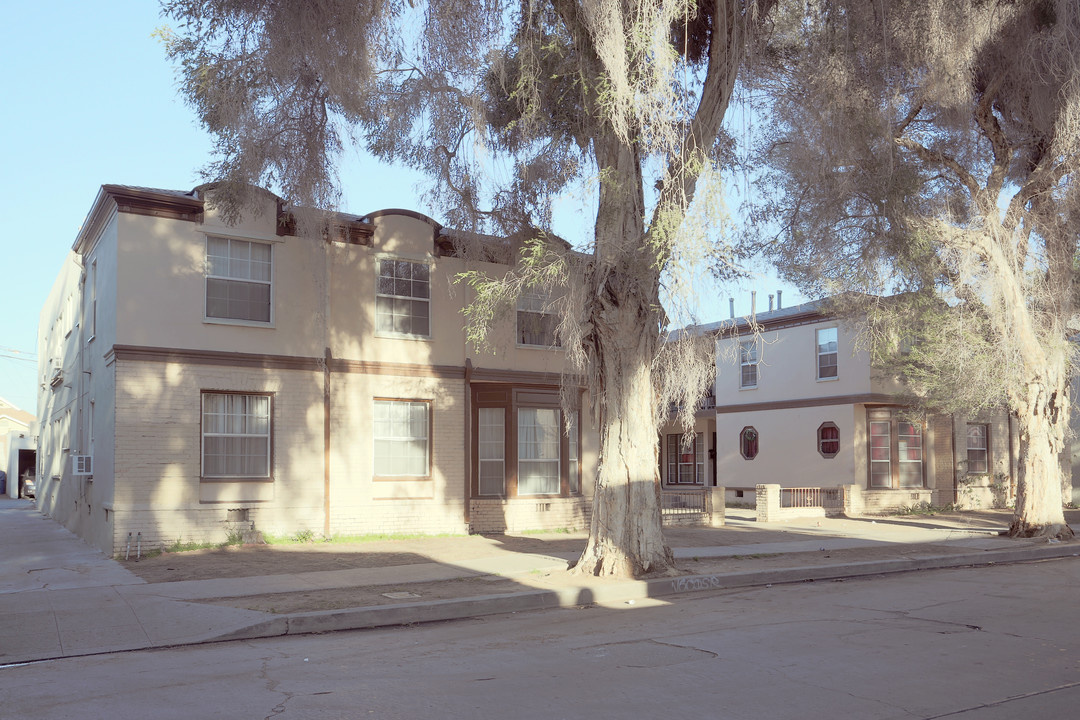 1813 S Westmoreland Ave in Los Angeles, CA - Building Photo