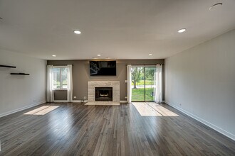 1633 Hilton Head Dr in Naperville, IL - Building Photo - Building Photo