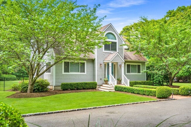 9 N Quarter Rd in Westhampton, NY - Building Photo - Building Photo