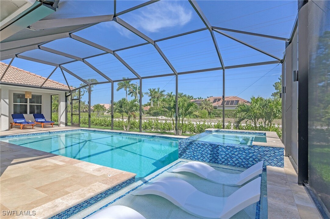 1020 Tivoli Ln in Naples, FL - Building Photo