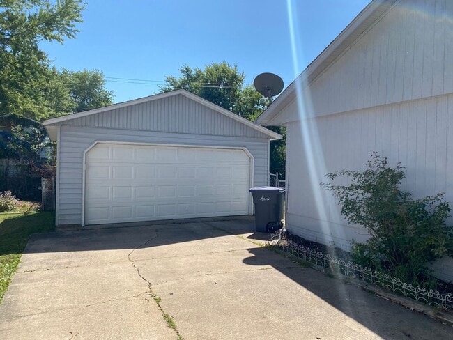 408 29th Ave W in Milan, IL - Building Photo - Building Photo