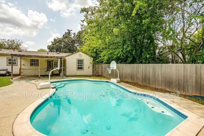 3524 South Dr