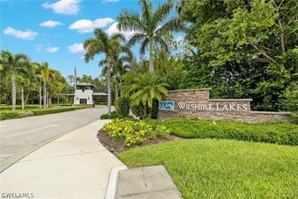 3745 Fieldstone Blvd in Naples, FL - Building Photo - Building Photo