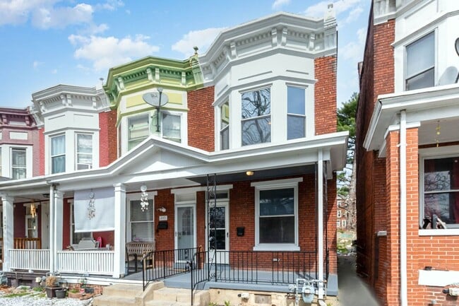 2143 Logan St in Harrisburg, PA - Building Photo - Building Photo