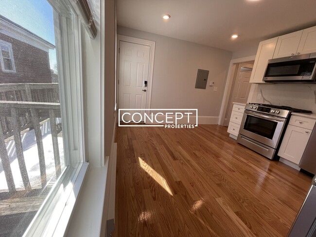 3 Mossland St, Unit 3 in Somerville, MA - Foto de edificio - Building Photo