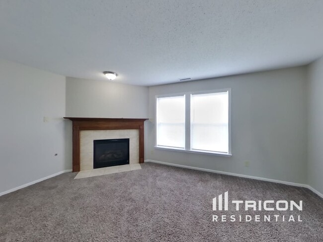 10823 Firefly Cir in Indianapolis, IN - Foto de edificio - Building Photo