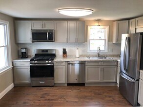 1561 W 40th St in Erie, PA - Building Photo - Building Photo