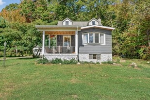 1017 Bruyn Turnpike in Pine Bush, NY - Building Photo