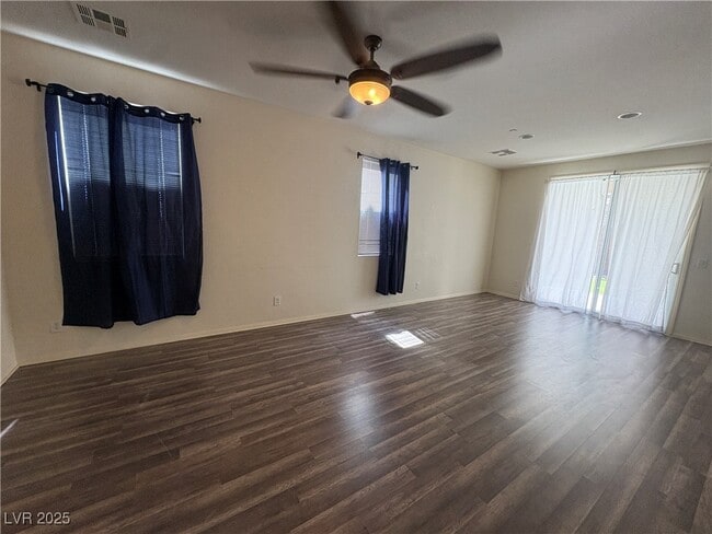 property at 7567 Swan Cove Ct