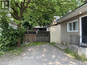1164 Cannon St E in Hamilton, ON - Building Photo - Building Photo
