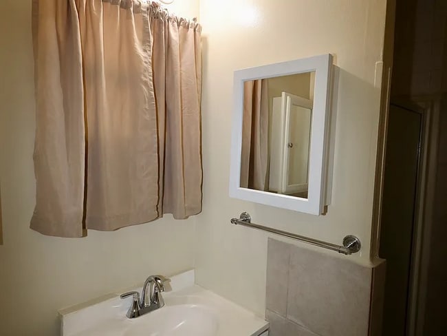 7913 Jamieson Ave in Los Angeles, CA - Foto de edificio - Building Photo