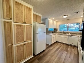 3710 Hillside Dr in Texarkana, TX - Foto de edificio - Building Photo