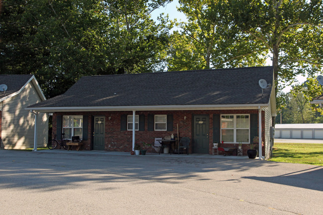 416 Ferguson St in Henryville, IN - Building Photo - Building Photo