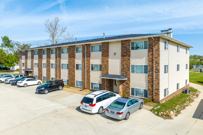 Apache Park in Cedar Rapids, IA - Foto de edificio - Building Photo