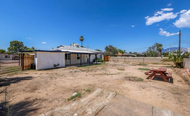 653 S Erin Ave in Tucson, AZ - Building Photo - Building Photo