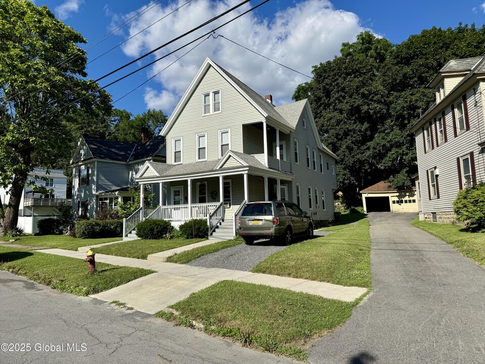 6 Sloane Ave in Amsterdam, NY - Building Photo