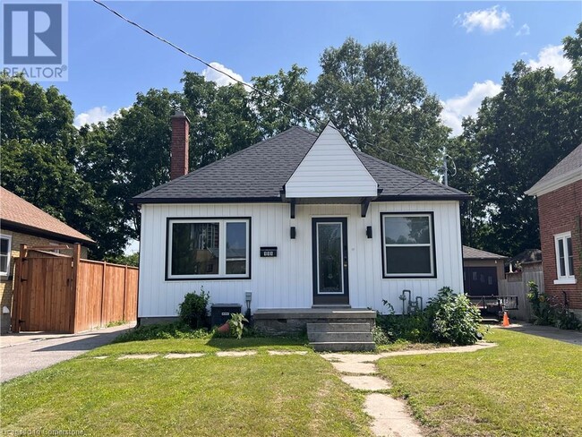 111 Stirling Ave S