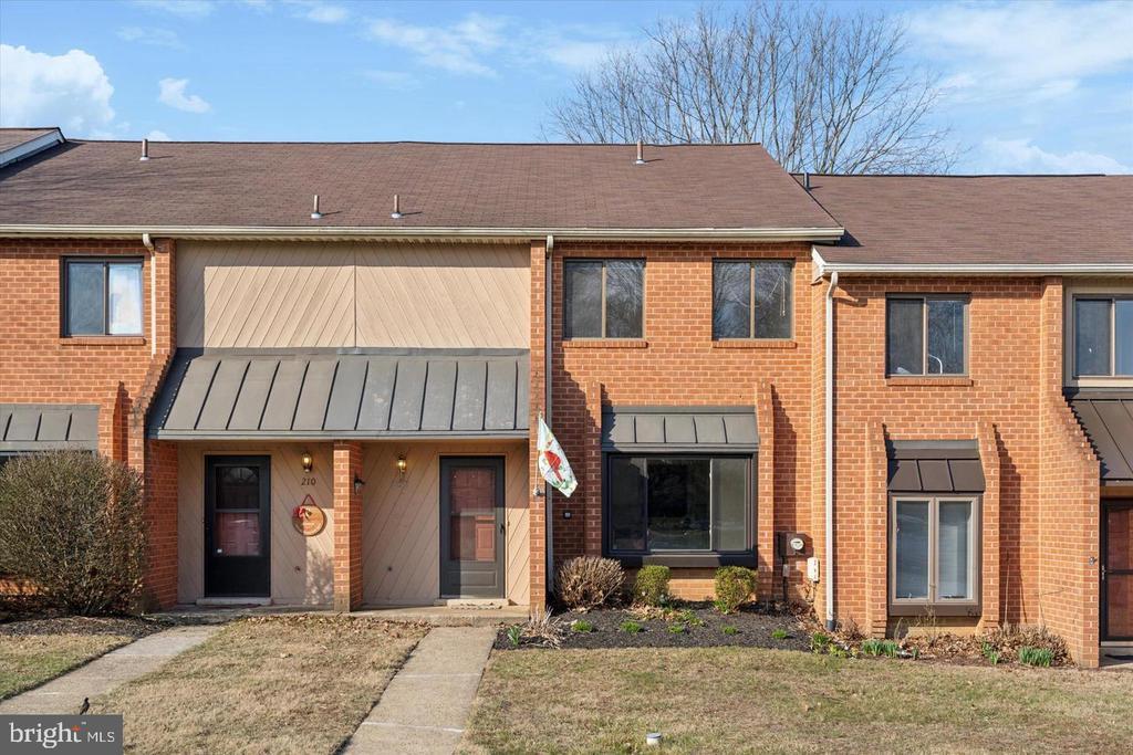 208 Towyn Ct in Exton, PA - Building Photo