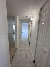 10000 NW 80th Ct in Hialeah Gardens, FL - Building Photo - Building Photo