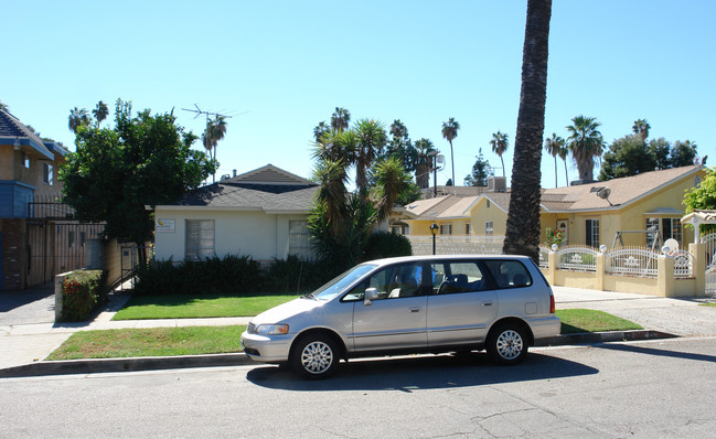 14810 Sylvan St in Van Nuys, CA - Building Photo - Building Photo