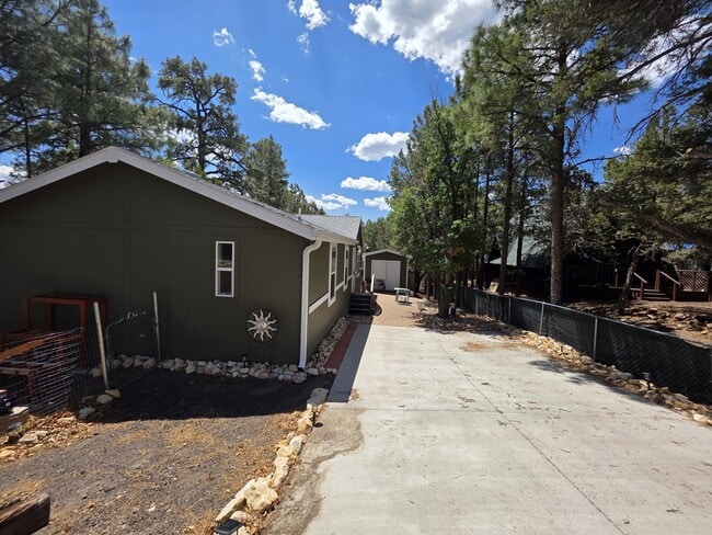 property at 921 S 11th Ave