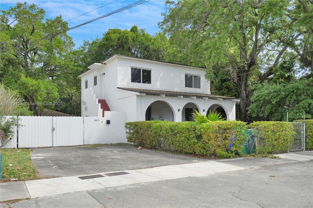 3041 NW 15th St in Miami, FL - Building Photo