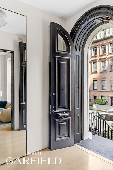 240 E 61st St in New York, NY - Building Photo - Building Photo