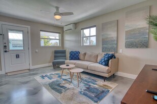 126 Mango St in Fort Myers Beach, FL - Building Photo