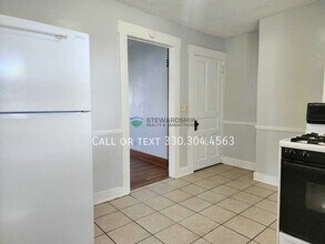 461 Elson St in Magnolia, OH - Foto de edificio - Building Photo